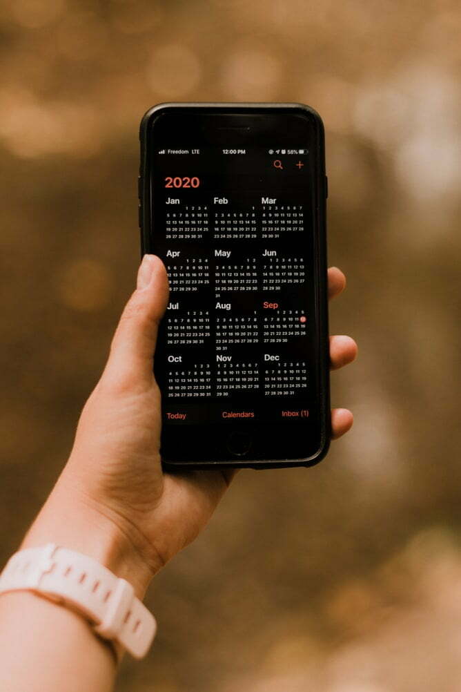 Image of phone with calendar with dates, las quarter